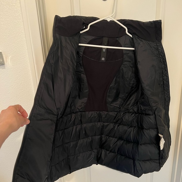 Lululemon down for it jacket - Picture 6 of 7